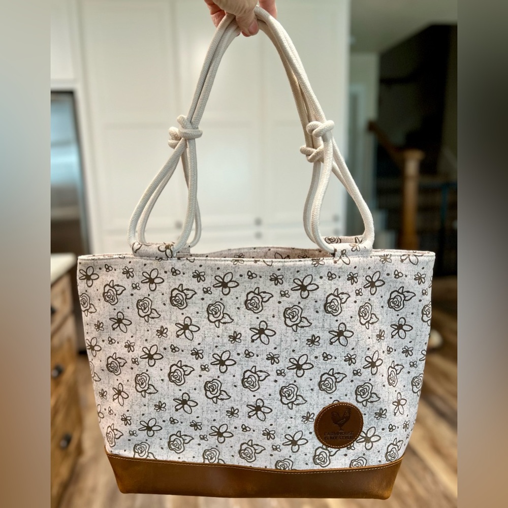Farmhouse Luxe Classic Collection, The Blooming Flowers Bag "NEW"
